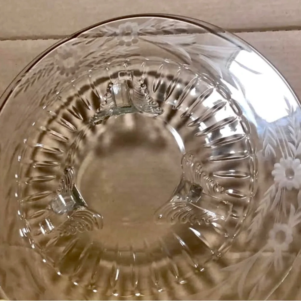 CAMBRIDGE Clear Glass Footed Centerpiece With Etched Floral Design 14”